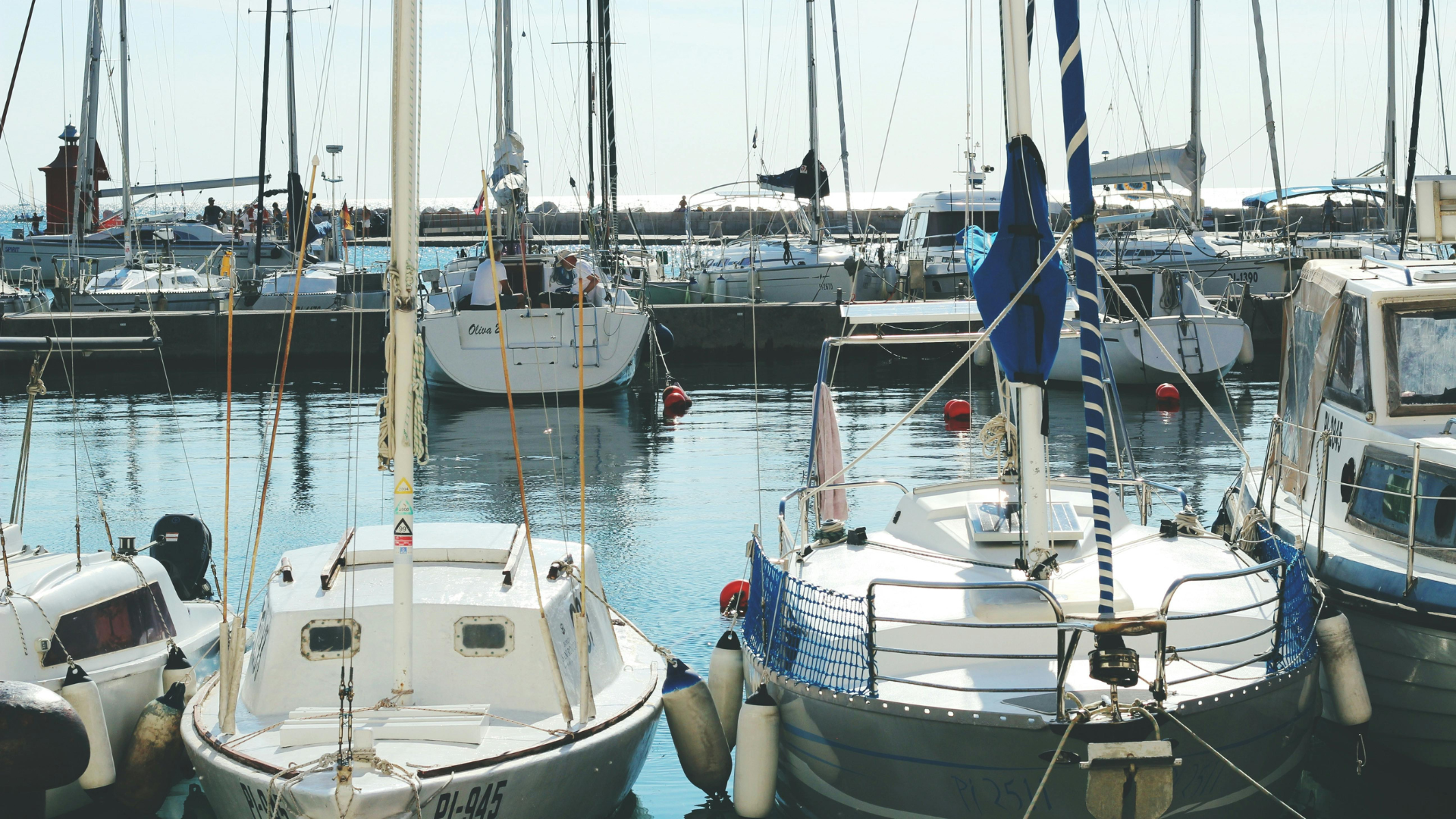 Private transfer car arriving at Marina Kornati with travelers and luggage